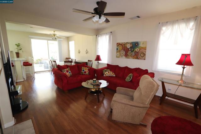290 Black Amber Way, Brentwood CA: https://media.crmls.org/mediaz/014b1068-e45a-446a-a324-cdf9a3b9a865.jpg