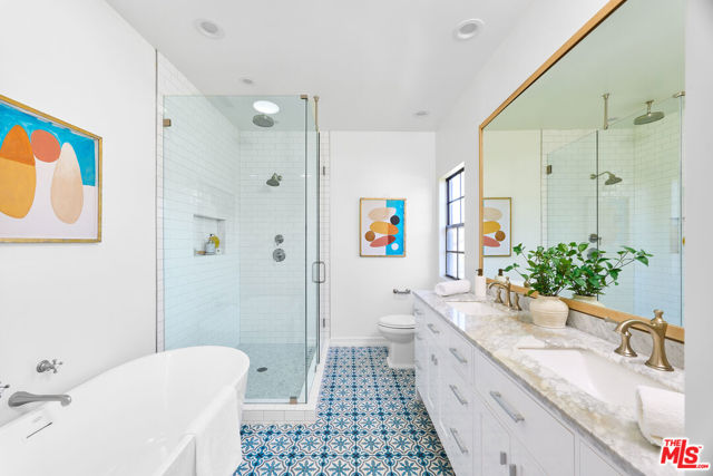 713 9th Street, Santa Monica CA: https://media.crmls.org/mediaz/014ba9eb-ac28-4ab5-85f9-07097aee9f43.jpg