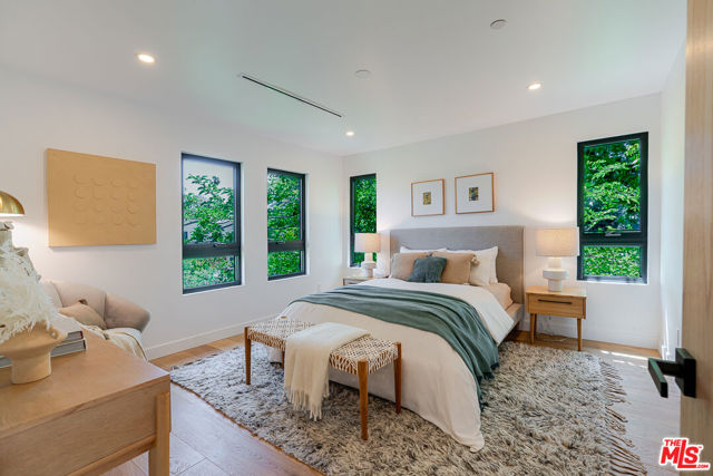 11559 La Maida Street, Valley Village CA: https://media.crmls.org/mediaz/014bcab1-290d-4ced-96df-2d945c25af03.jpg