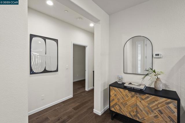 589 W Huntington Ave, Mountain House CA: https://media.crmls.org/mediaz/014bccba-6074-48e5-aaff-e9300dda1382.jpg