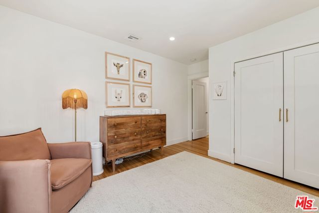 555 N Irving Boulevard, Los Angeles CA: https://media.crmls.org/mediaz/014d0fea-f46f-413c-a47f-97e4ffeff2f0.jpg