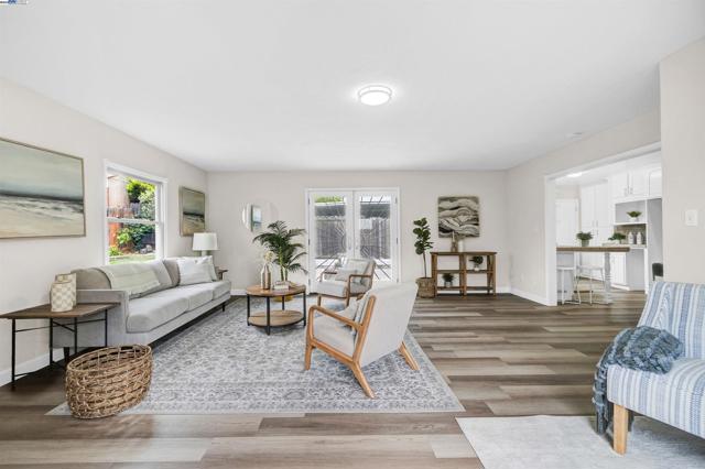 19157 San Miguel Ave, Castro Valley CA: https://media.crmls.org/mediaz/014d5c16-4f7d-4d75-bde5-99f9024f5a12.jpg