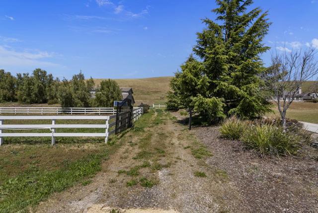 5955 Diablo Hills Road, Tres Pinos CA: https://media.crmls.org/mediaz/014deb13-2775-4081-8b44-45e9f081b2ef.jpg