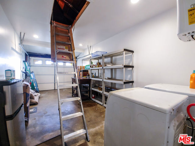 Garage w/access to large attic
