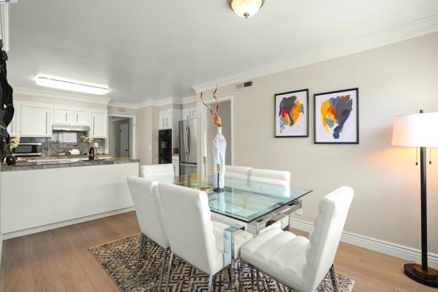 501 Amherst Ct, San Ramon CA: https://media.crmls.org/mediaz/014e727f-a151-41ec-b0b6-df2cd1462fa6.jpg