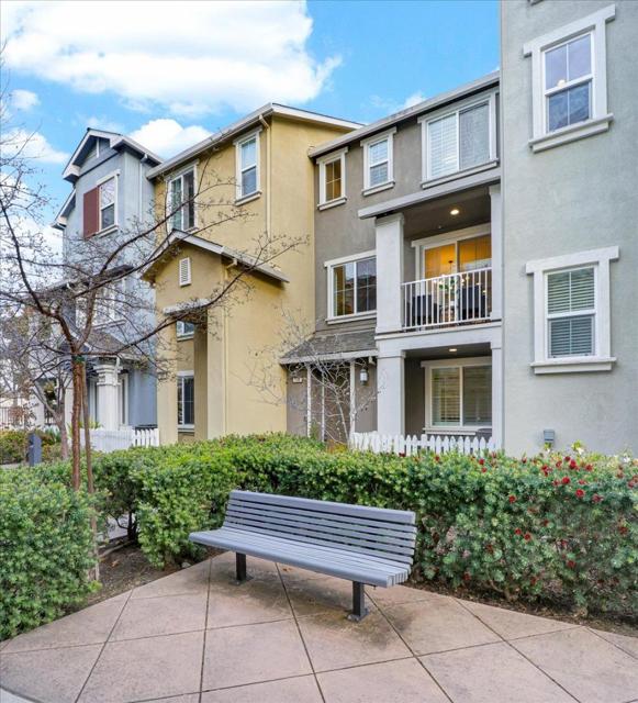 193 Fable Court, Mountain View CA: https://media.crmls.org/mediaz/014e8871-5538-4fb7-a799-d4aa033d02ea.jpg