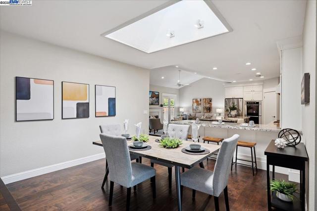 3186 Berkshire Ct, Pleasanton CA: https://media.crmls.org/mediaz/014ece5a-2bca-45c8-b1a1-d45467ec6d06.jpg