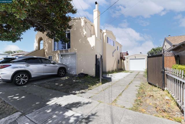 535 34th Street, Richmond CA: https://media.crmls.org/mediaz/014f7672-971a-4d4b-b149-15556d3fe6af.jpg