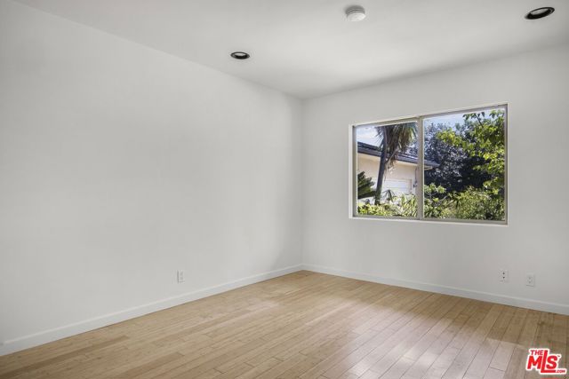 3133 Barbydell Drive, Los Angeles CA: https://media.crmls.org/mediaz/014f7966-cb44-4061-aafc-26e96a976449.jpg