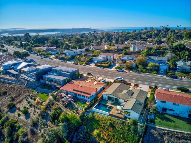 5745 Soledad Mountain Road, La Jolla CA: https://media.crmls.org/mediaz/01501bdb-92be-4f11-9830-405a6609af30.jpg