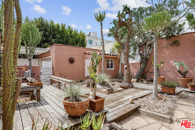 931 S Ogden Drive, Los Angeles CA: https://media.crmls.org/mediaz/01503680-3f3a-4554-b2f6-b7ed2861a6bf.jpg