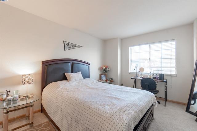 Image 22 of 33 For 15822 Devonwood Way
