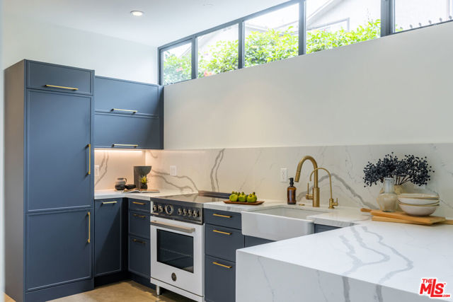 520 Broadway Street, Venice CA: https://media.crmls.org/mediaz/01508623-67a9-4d04-8880-157529f9049e.jpg