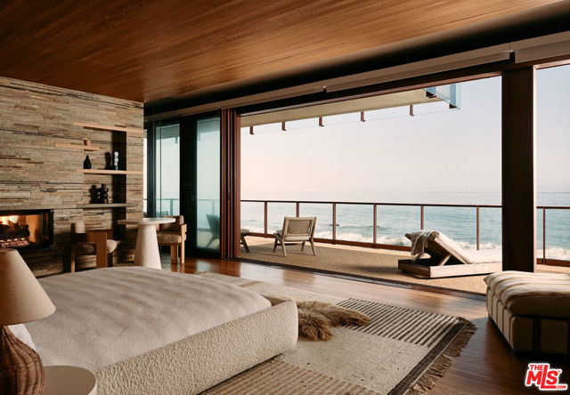 26820 Malibu Cove Colony Drive, Malibu CA: https://media.crmls.org/mediaz/0150c23b-fc20-4cef-b493-8c37d838fb73.jpg
