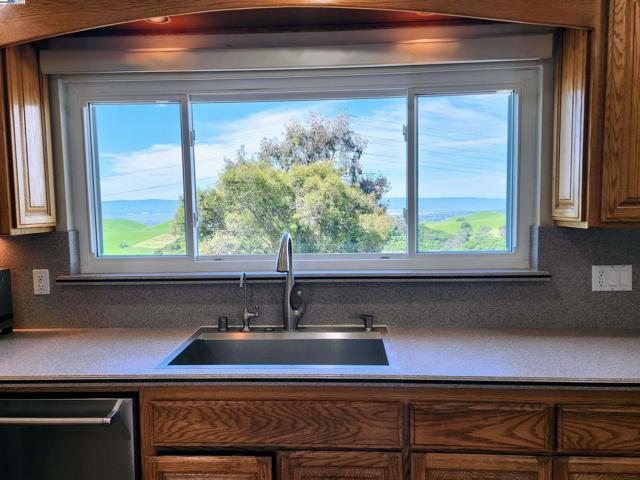 41794 Vargas Rd, Fremont CA: https://media.crmls.org/mediaz/0151459e-5658-48aa-b1ec-98a1e5552b55.jpg