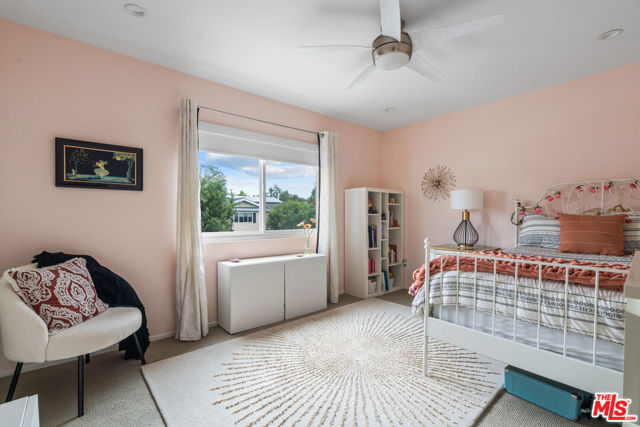 5481 Katherine Avenue, Sherman Oaks CA: https://media.crmls.org/mediaz/01517d84-1532-4c52-a9ed-843f8c93eb90.jpg