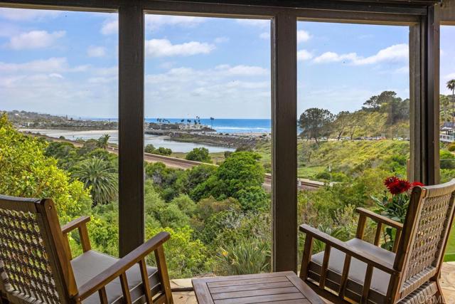 Detail Gallery Image 12 of 29 For 105 via De La Valle, Del Mar,  CA 92014 - 4 Beds | 4/1 Baths