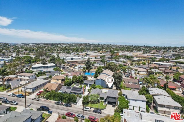 885 Kincaid Avenue, Inglewood CA: https://media.crmls.org/mediaz/0151b81d-7536-4f90-84d8-c1a80c52f0d6.jpg