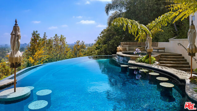 10066 Cielo Drive, Beverly Hills CA: https://media.crmls.org/mediaz/01522dac-cd97-4580-b119-b234f765abcb.jpg