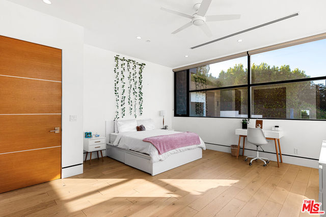 16366 Sloan Drive, Los Angeles CA: https://media.crmls.org/mediaz/01530373-4777-4ca9-a7cf-ab124c35039b.jpg