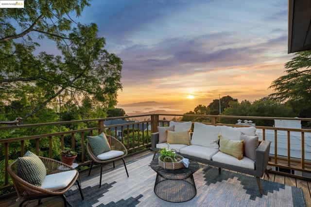 1310 Grizzly Peak Blvd, Berkeley CA: https://media.crmls.org/mediaz/01535a7e-1ace-463e-a88a-e291465db2df.jpg