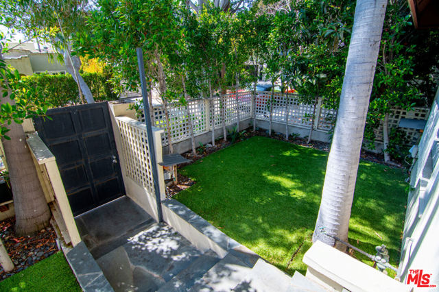 9037 Elevado Street photo 4
