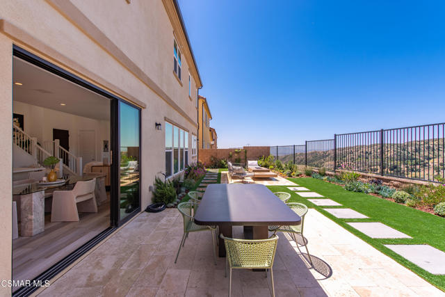 20843 Acorn Circle, Porter Ranch CA: https://media.crmls.org/mediaz/0154a22b-5287-416e-8a12-a0f1849bb709.jpg