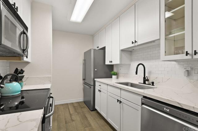 Detail Gallery Image 12 of 27 For 9959 Azuaga St #I-105,  San Diego,  CA 92129 - 2 Beds | 2 Baths