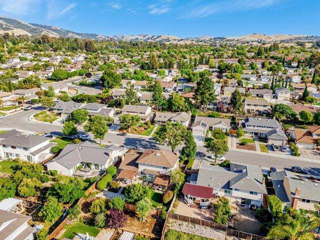 5186 Sunny Creek Drive, San Jose CA: https://media.crmls.org/mediaz/0155620d-9dfa-42c8-a576-cb8aec31d763.jpg