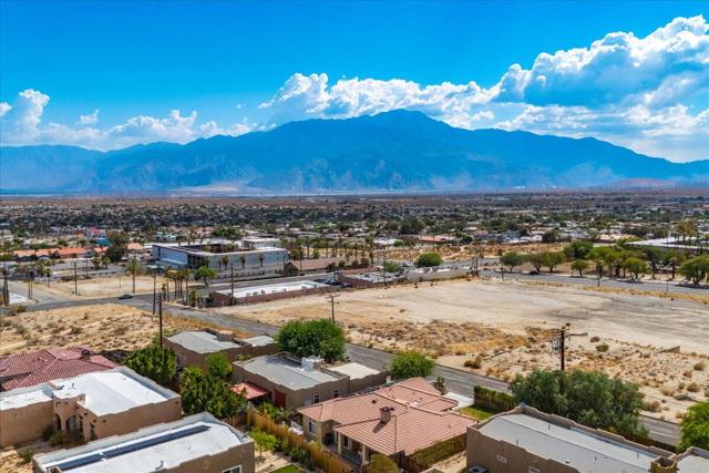 10748 Ocotillo Road, Desert Hot Springs CA: https://media.crmls.org/mediaz/01556357-b992-4f6f-81d0-f8d42a86c7ac.jpg