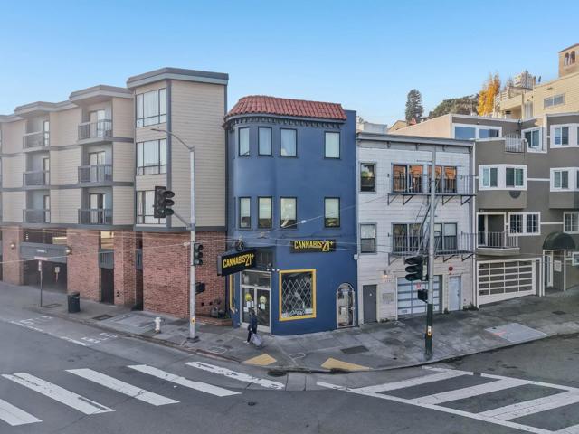 649651 Francisco St, San Francisco CA: https://media.crmls.org/mediaz/01558366-c2ec-473d-961a-0bb9d5f9870a.jpg