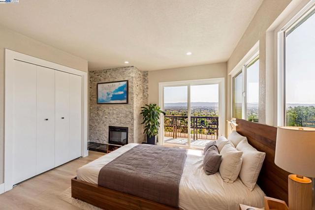 10745 Ridgeview Way, San Jose CA: https://media.crmls.org/mediaz/01568975-fd19-4ea4-bbc0-d4f18def4019.jpg