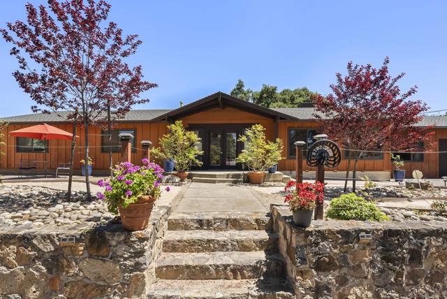 2824 Scenic View Rd, Alpine CA: https://media.crmls.org/mediaz/015746f5-5cf1-4c69-b7ed-214fcc68c273.jpg