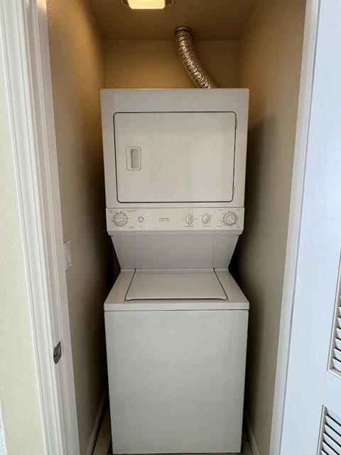 989 Franklin Street, Oakland CA: https://media.crmls.org/mediaz/01574a84-cbb4-4657-b978-d753cc6accc9.jpg