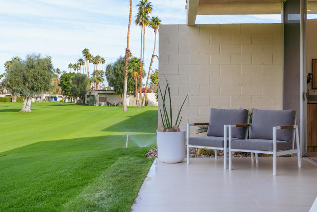 399 Desert Lakes Drive, Palm Springs CA: https://media.crmls.org/mediaz/01575c46-cc58-403f-ade6-12d656bbf1e1.jpg