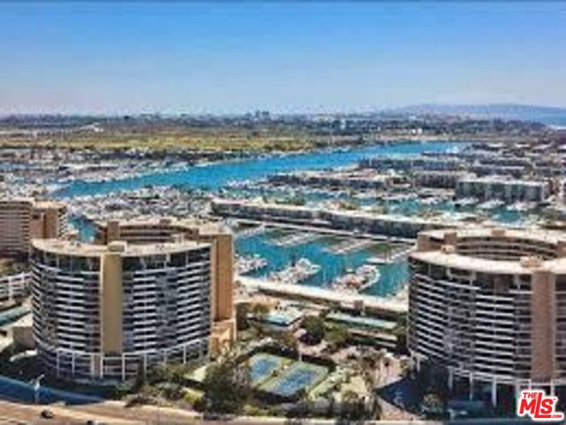 4265 Marina City Dr, Marina del Rey CA: https://media.crmls.org/mediaz/01577b02-3535-4252-b1ab-0ae004babcf1.jpg
