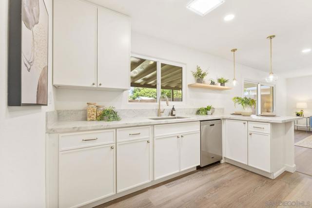 4527 Chinook Court, San Diego CA: https://media.crmls.org/mediaz/01589937-13d6-4556-a2b2-15d81e828ed4.jpg