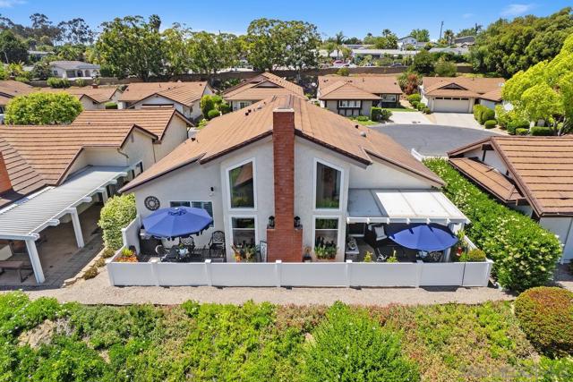 1776 Calle Del Arroyo, San Marcos CA: https://media.crmls.org/mediaz/0158b1a9-fda7-43f7-9b7c-3fcff6003dcc.jpg