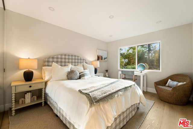 22824 Margarita Drive, Woodland Hills CA: https://media.crmls.org/mediaz/015903e4-d88c-4be0-8688-d60a63c2ca29.jpg