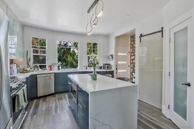 1035 Edgemont Place, San Diego CA: https://media.crmls.org/mediaz/015916d7-f460-4b72-977f-84e6c034b5f3.jpg