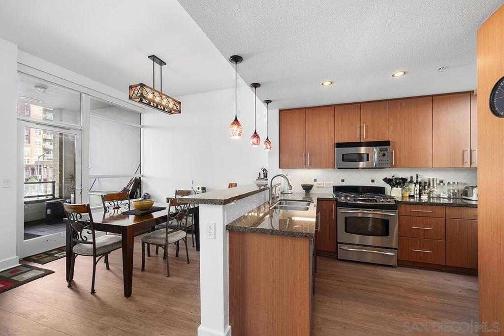 325 7th Ave - photo 5