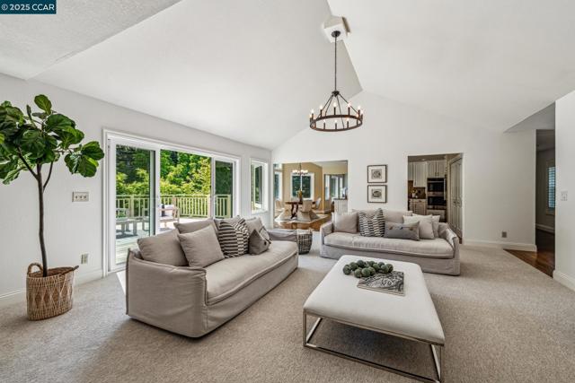 22 Ranger Ct, Alamo CA: https://media.crmls.org/mediaz/0159dddf-abd4-4978-bf22-3d680c42973e.jpg