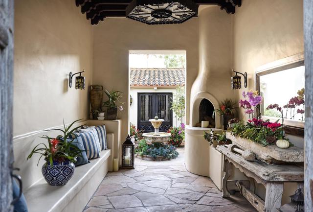 6977 Las Colinas, Rancho Santa Fe CA: https://media.crmls.org/mediaz/015a3bb1-73ee-4347-a9ed-3232a12b8aed.jpg