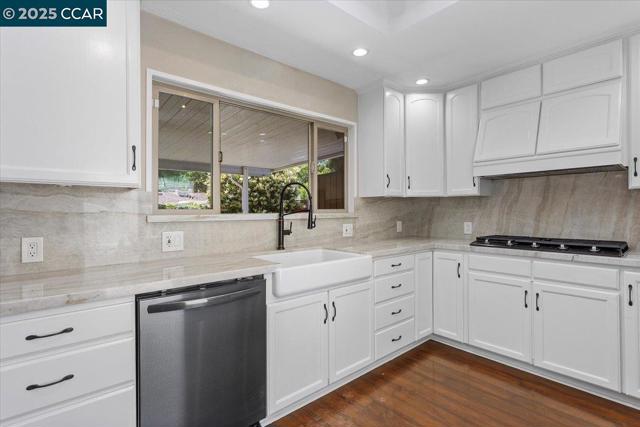 15745 Via Corta, San Lorenzo CA: https://media.crmls.org/mediaz/015b2d72-2164-4514-a0be-d66185a69257.jpg