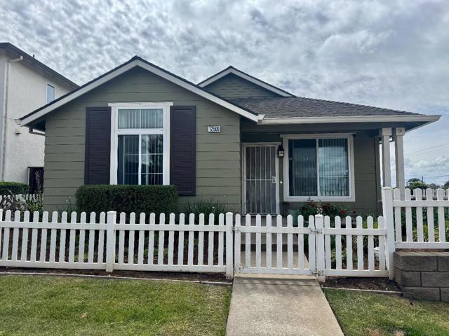 12500 Rogge Village Way, Salinas CA: https://media.crmls.org/mediaz/015b39f8-8b61-4f1b-b921-88bd7d3e0bd0.jpg