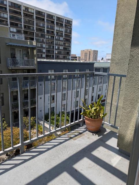 989 Franklin Street, Oakland CA: https://media.crmls.org/mediaz/015b553f-c915-4bcd-8415-35fa0775501c.jpg