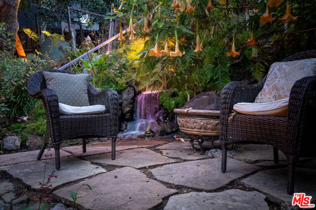 19544 Bowers Drive, Topanga CA: https://media.crmls.org/mediaz/015b6d85-4c82-4d1e-9708-6f3acc564aeb.jpg