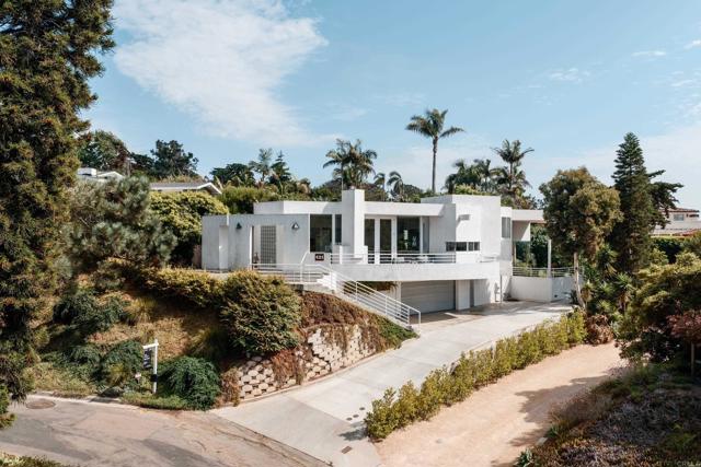 421 Serpentine Drive, Del Mar CA: https://media.crmls.org/mediaz/015c6590-fb50-4930-b3b3-aab6b45da7c8.jpg