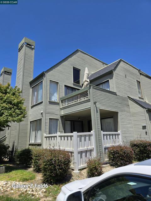 2753 East Ct, Richmond CA: https://media.crmls.org/mediaz/015daea6-a4e9-4adb-84a6-803eac0d1fde.jpg
