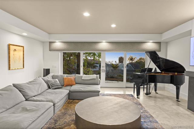 5787 Bellevue Ave, La Jolla CA: https://media.crmls.org/mediaz/015dc6ab-591c-4494-8901-e096b18623c8.jpg